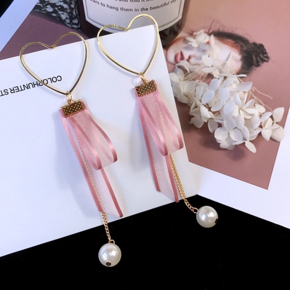 ✨2/$10✨ Heart shaped Lace with pearl earrings